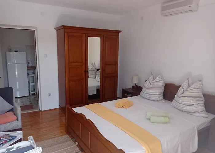 Adrian\'S Apartments & Winery